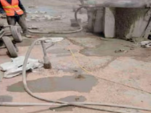 新罗水泥混凝土路面板底注浆技术 路面脱空注浆整治方案