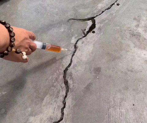 新罗混凝土裂缝修补技术详解​