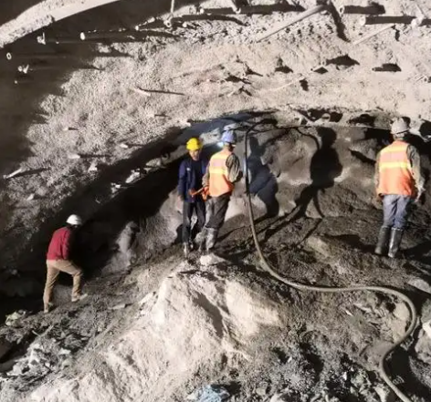 新罗拱顶带模注浆料的施工流程及注意事项